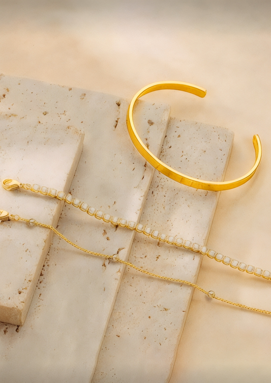 HeartSync’s Golden Muse Bracelet Set – Elegant Minimalist Gold Jewelry for Her